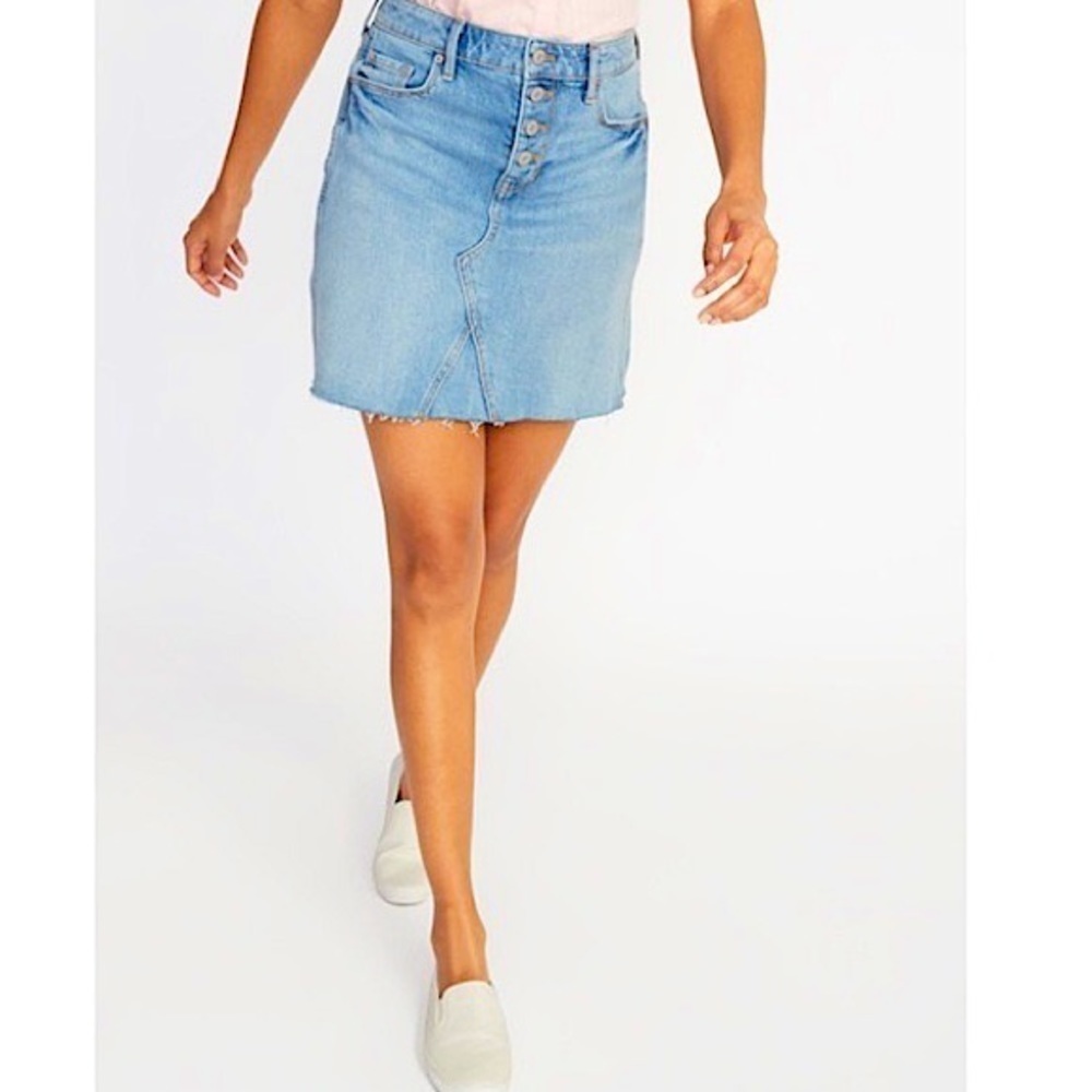 Old Navy Women’s Light Blue Denim A-Line Raw Hem Jean Mini Skirt Size 8 NWT